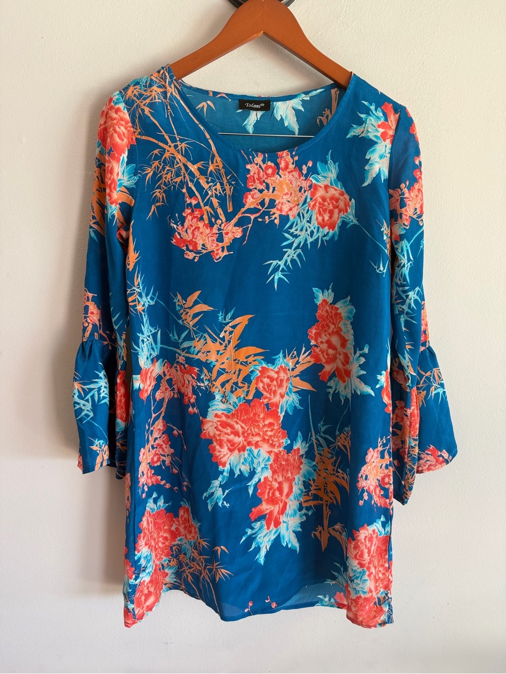 Tolani blue floral silk‎ bell sleeve mini dress. Small